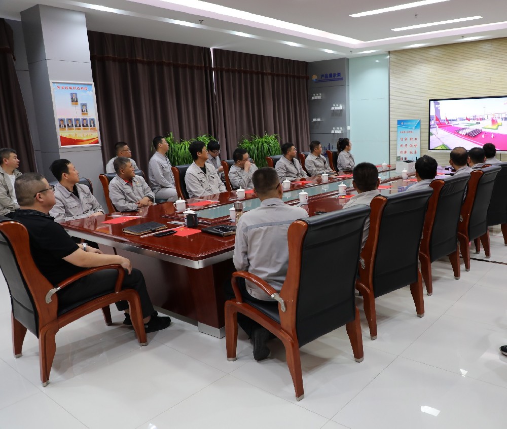 新欣园党支部集体观看纪念中国人民抗日战争暨世界反法西斯战争胜利八十周年阅兵活动